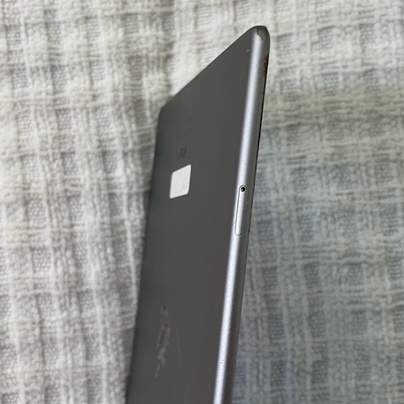 Sell iPad air2 - Picture 4 of 4